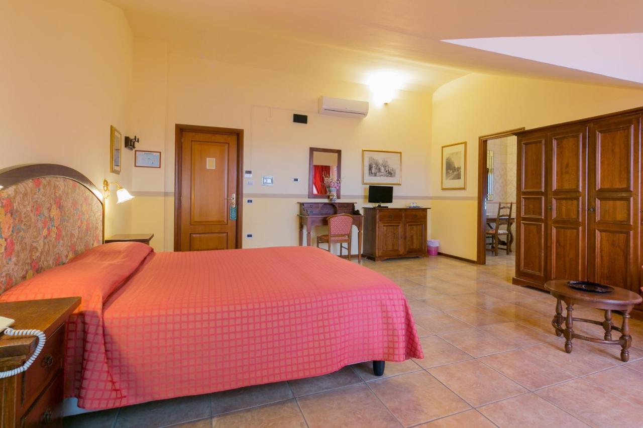 Agrihotel Elisabetta Collemezzano エクステリア 写真